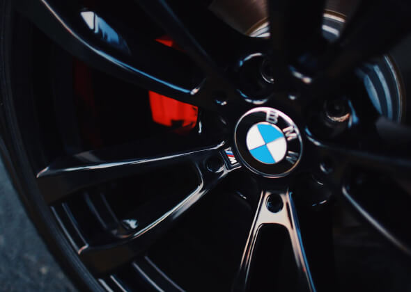 Picture of a car wheel rim